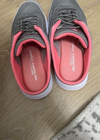 Skechers Gri Pembe Elastik Bağcıklı Kadın Spor Ayakkabı