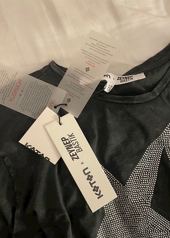 Kısa Kollu Yıldız Baskılı Siyah Crop - Görsel 5