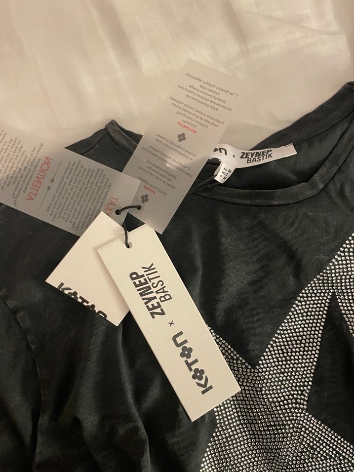 Kısa Kollu Yıldız Baskılı Siyah Crop - Görsel 5