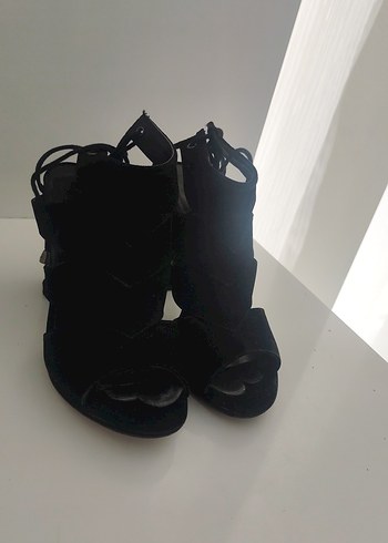 Siyah Süet Gotik Dolgu Topuklu Kadın Ayakkabı
