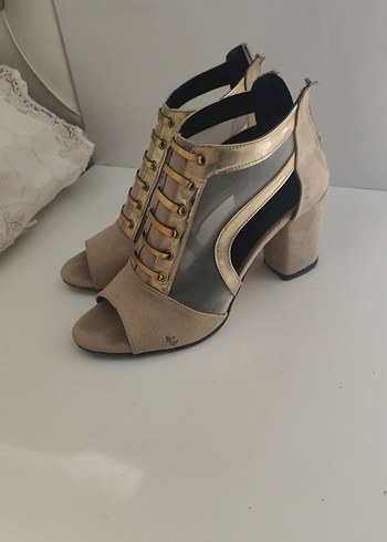 Diğer Bej Süet Tokalı Stiletto Kadın Ayakkabı