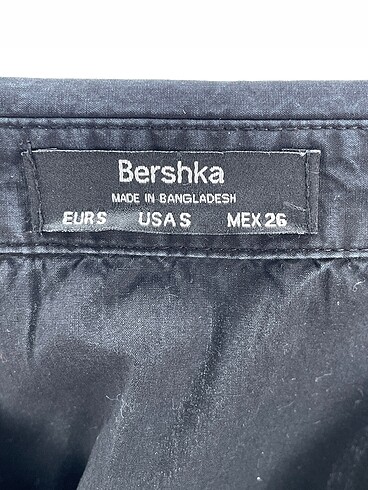 s Beden siyah Renk Bershka Gömlek %70 İndirimli.