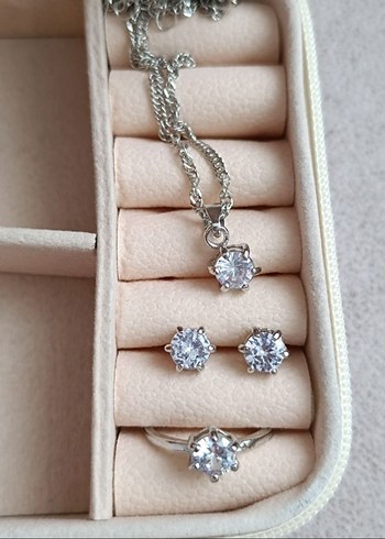 Accessorize kolye küpe yüzük