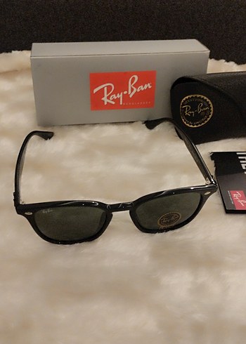 Beden ray-Ban 4258