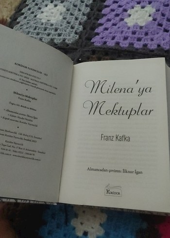 Beden Renk Bej Renkli Maskara Franz Kafka Tasarımlı