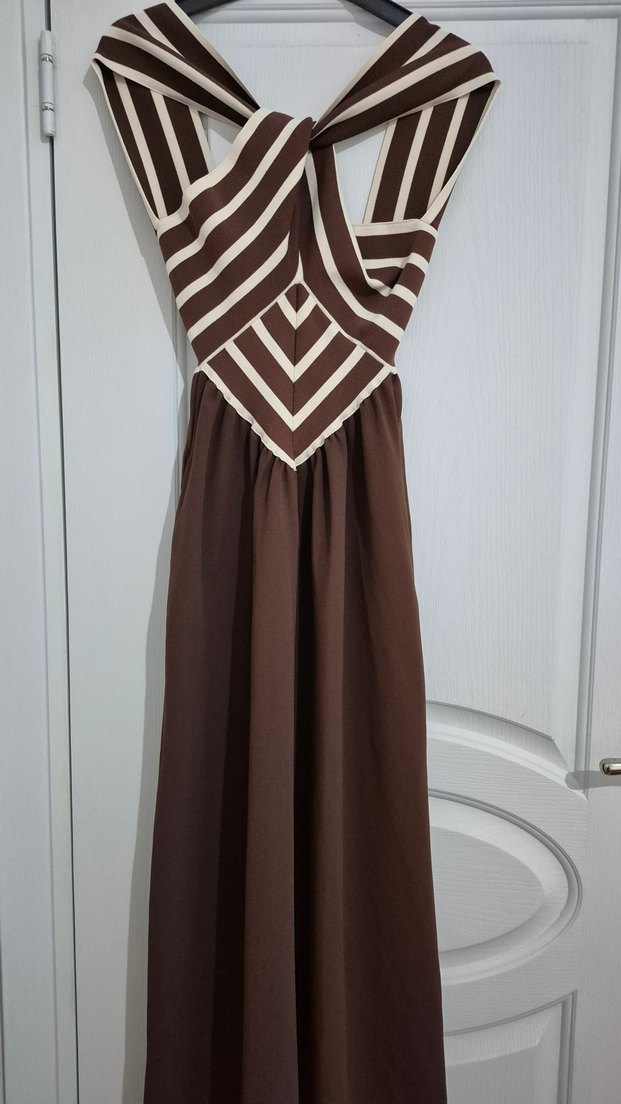 Kahverengi Çizgi Detaylı Uzun Triko Elbise - Görsel 3