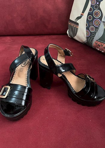 Topuklu ayakkabı - Görsel 2