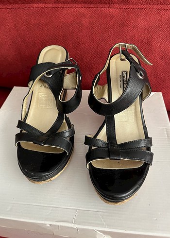 Tokalı Siyah Dolgu Topuklu Kadın Ayakkabı - Görsel 3