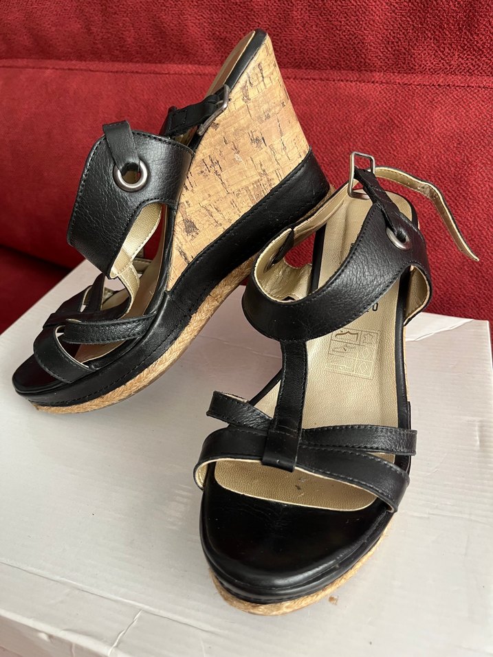 Tokalı Siyah Dolgu Topuklu Kadın Ayakkabı - Görsel 2