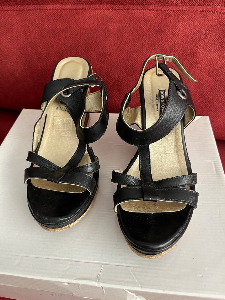 Tokalı Siyah Dolgu Topuklu Kadın Ayakkabı - Görsel 3