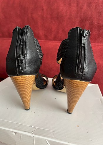 Siyah Yılan Desenli Dolgu Topuklu Kadın Ayakkabı - Görsel 4