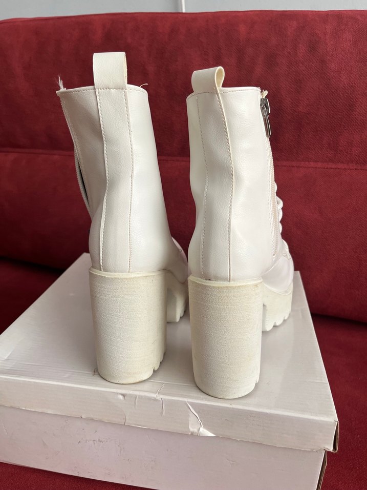 Beyaz Kadın Dolgu Topuklu Bot - Görsel 4
