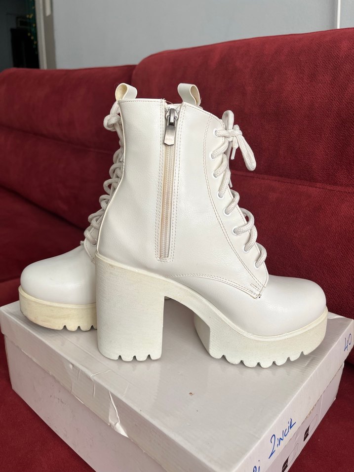 Beyaz Kadın Dolgu Topuklu Bot - Görsel 3