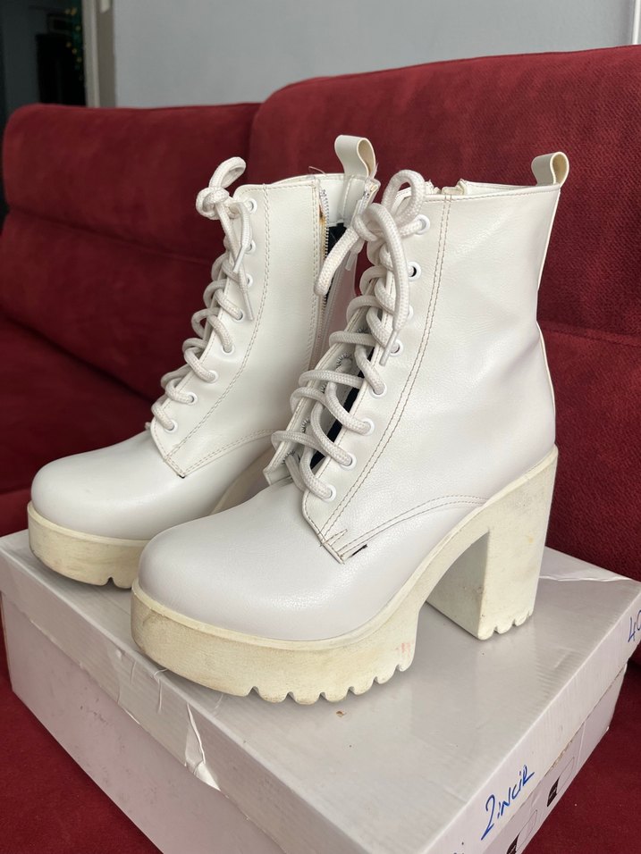 Beyaz Kadın Dolgu Topuklu Bot - Görsel 2