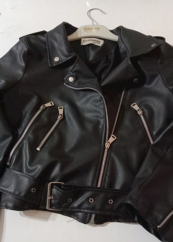 Derimod Siyah Kemerli Kısa Deri Biker Ceket