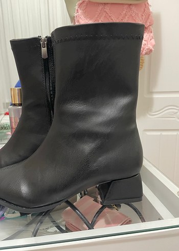 Siyah Deri Fermuarlı Topuklu Kadın Bot - Görsel 2