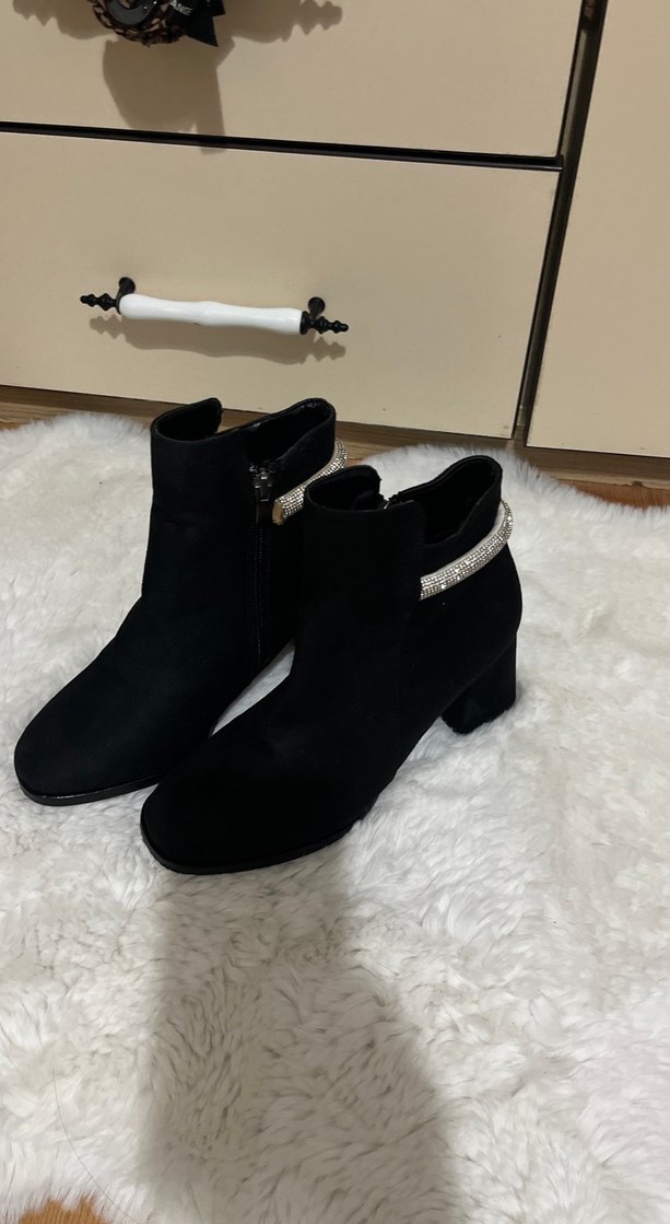 Siyah Süet Tokalı Blok Topuklu Bot - Görsel 3