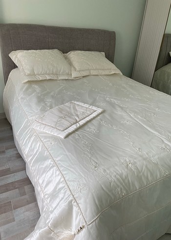 İşlemeli Beyaz Yatak Örtüsü Cemil ipekçi Fransız gipürlü - Görsel 2