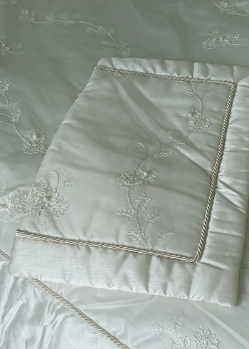 İşlemeli Beyaz Yatak Örtüsü Cemil ipekçi Fransız gipürlü - Görsel 4
