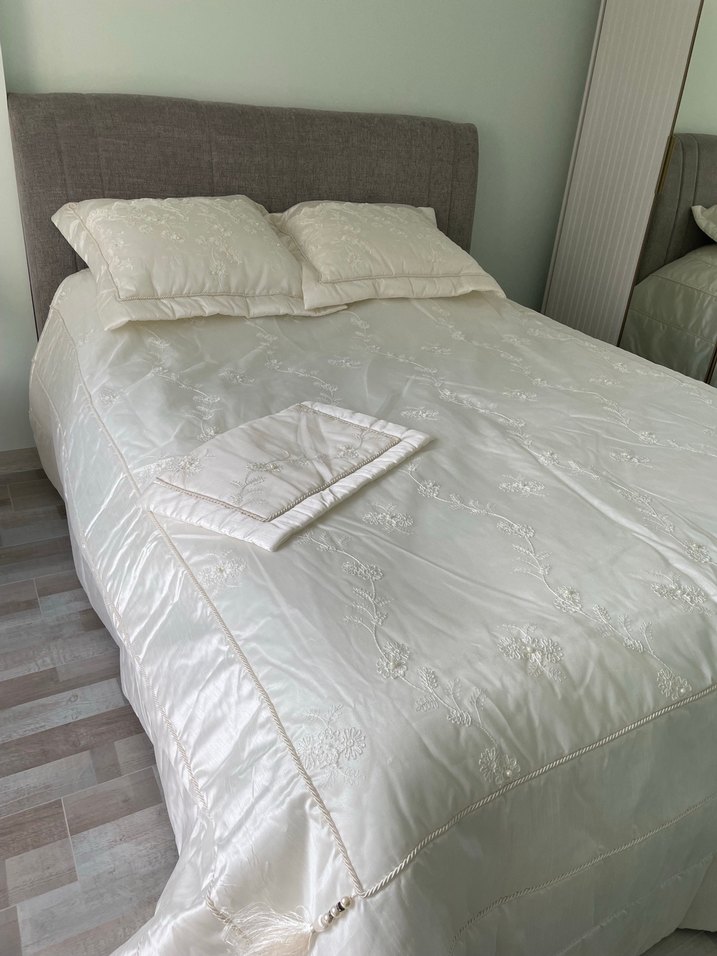 İşlemeli Beyaz Yatak Örtüsü Cemil ipekçi Fransız gipürlü - Görsel 2