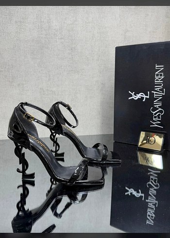 Yves Saint Laurent Siyah Parlak Yılan Desenli Topuklu