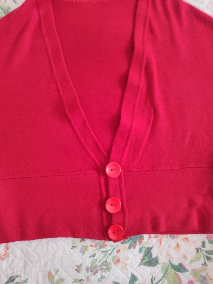 Düğmeli Kırmızı V-Yaka Hamile Hırkası - Görsel 2