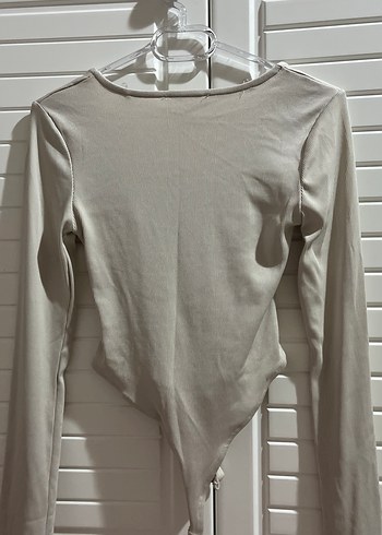 Bej V Yakalı Kadın Bluz - Görsel 2