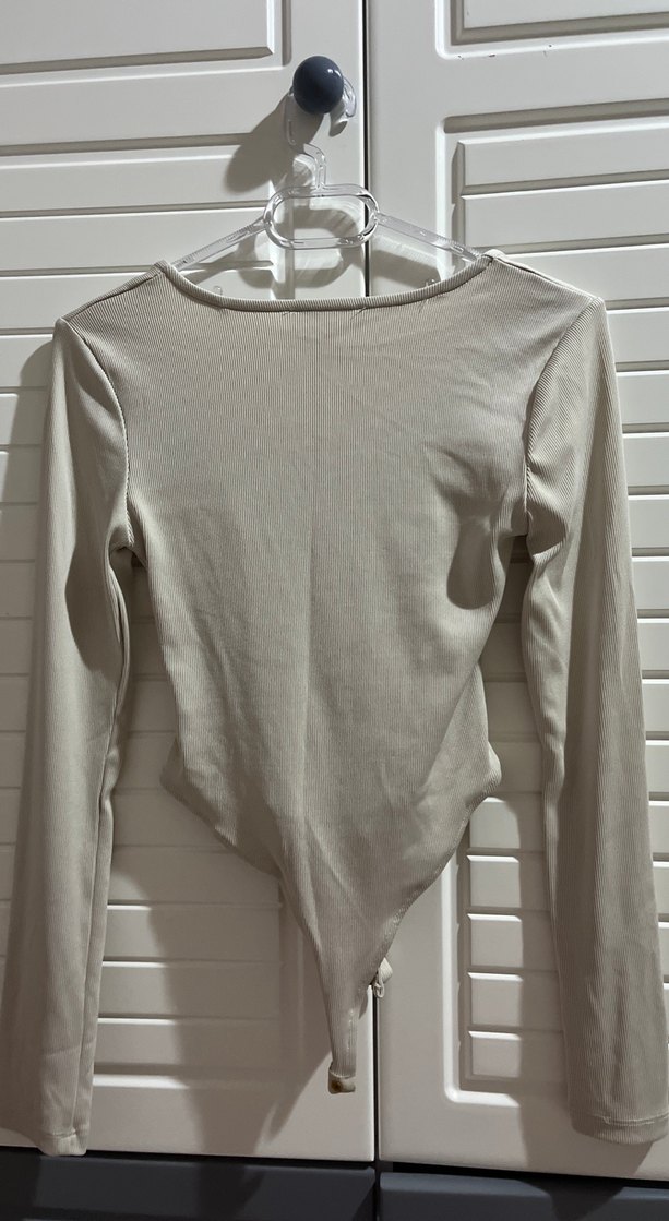 Bej V Yakalı Kadın Bluz - Görsel 2