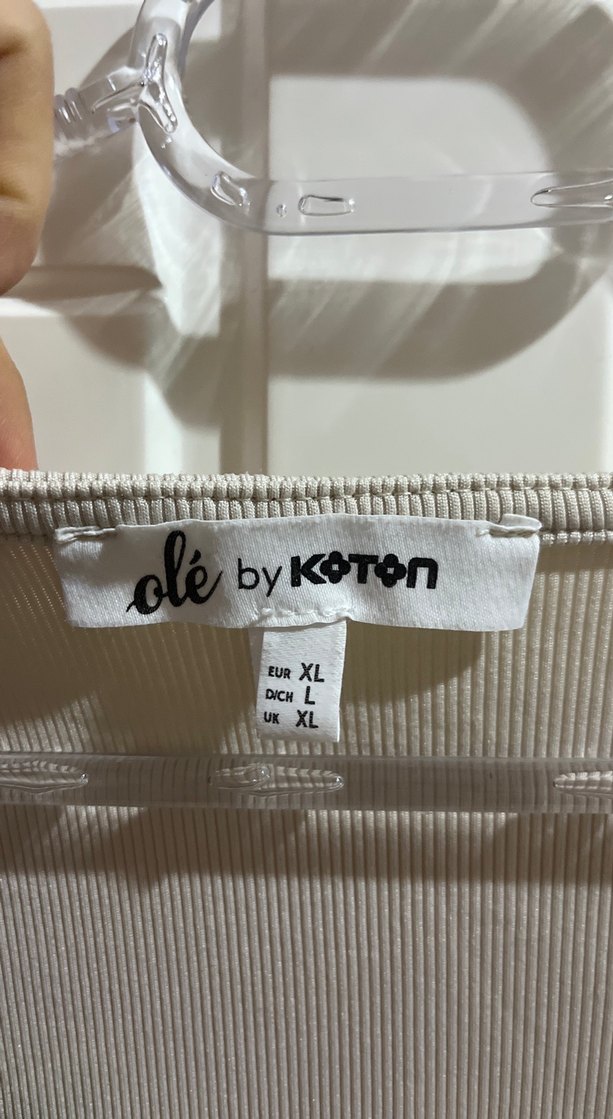 Bej V Yakalı Kadın Bluz - Görsel 3