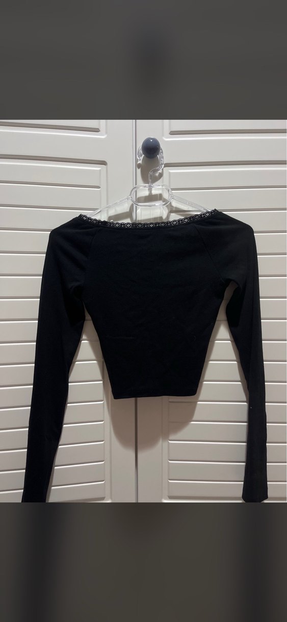 Siyah V Yaka Mini Fırfırlı Kadın Bluz - Görsel 2