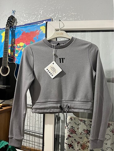 crop sweatshirt