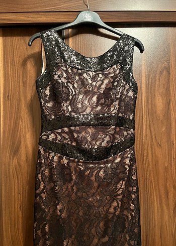 Siyah Dantel Detaylı Balık Desenli hafif kuyruklu gece elbisesi - Görsel 4