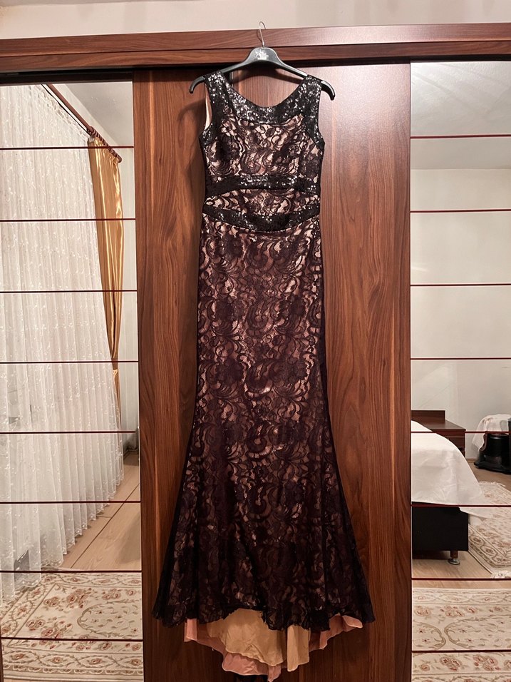 Siyah Dantel Detaylı Balık Desenli hafif kuyruklu gece elbisesi - Görsel 2