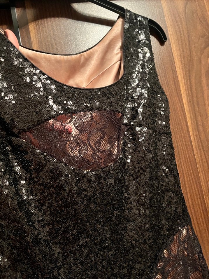 Siyah Dantel Detaylı Balık Desenli hafif kuyruklu gece elbisesi - Görsel 5