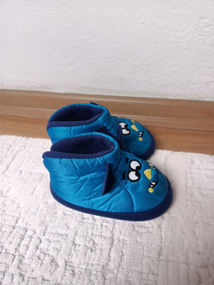 Erkek Çocuk Renkli Nakışlı Sıcak Terlik - Görsel 2