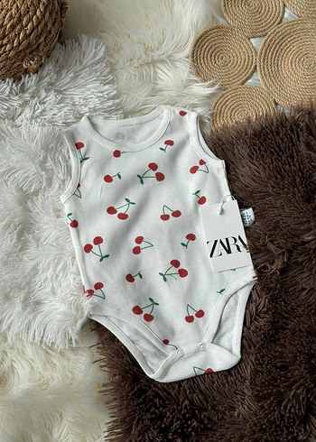 Beyaz Kiraz Desenli Kolsuz Bebek Body - Görsel 3