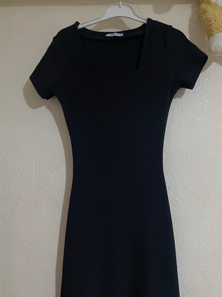 Siyah V Yaka Kısa Kollu Midi Elbise - Görsel 3