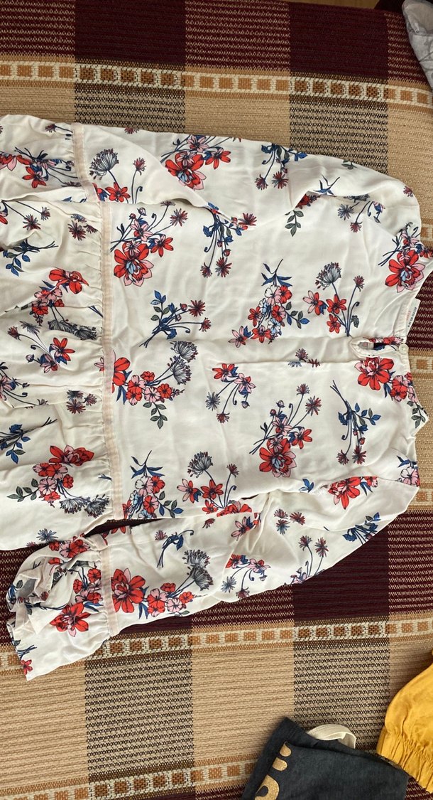 Çiçek Desenli Beyaz Uzun Kollu Bluz - Görsel 2