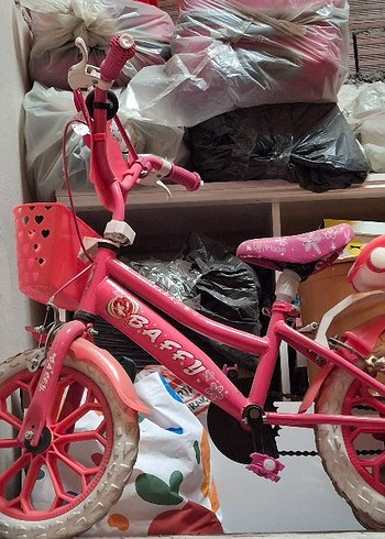 Pembe Renkli Çocuk Üç Tekerlekli Bisiklet