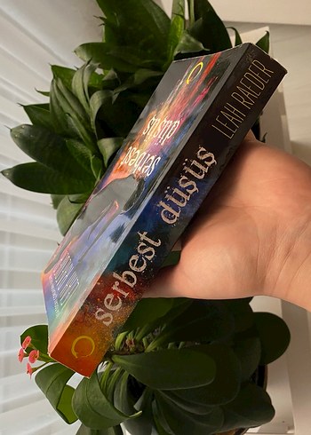 Serbest Düşüş - Leah Raeder - Görsel 3