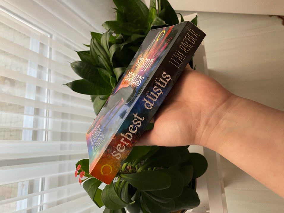 Serbest Düşüş - Leah Raeder - Görsel 3