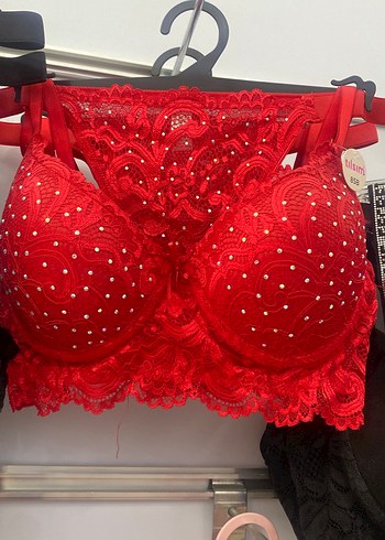 Kırmızı Dantelli Parlak Mini Sütyen 85B beden