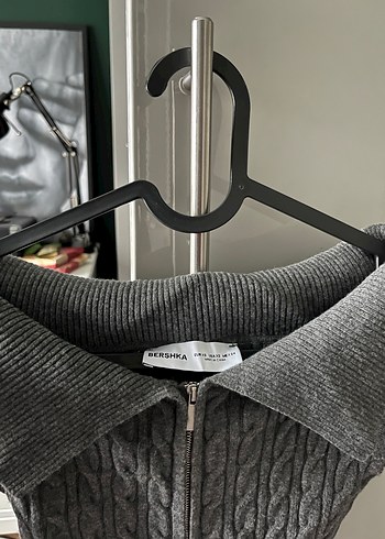 xs Beden Bershka omzu açık hırka
