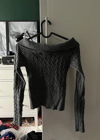 Bershka omzu açık hırka