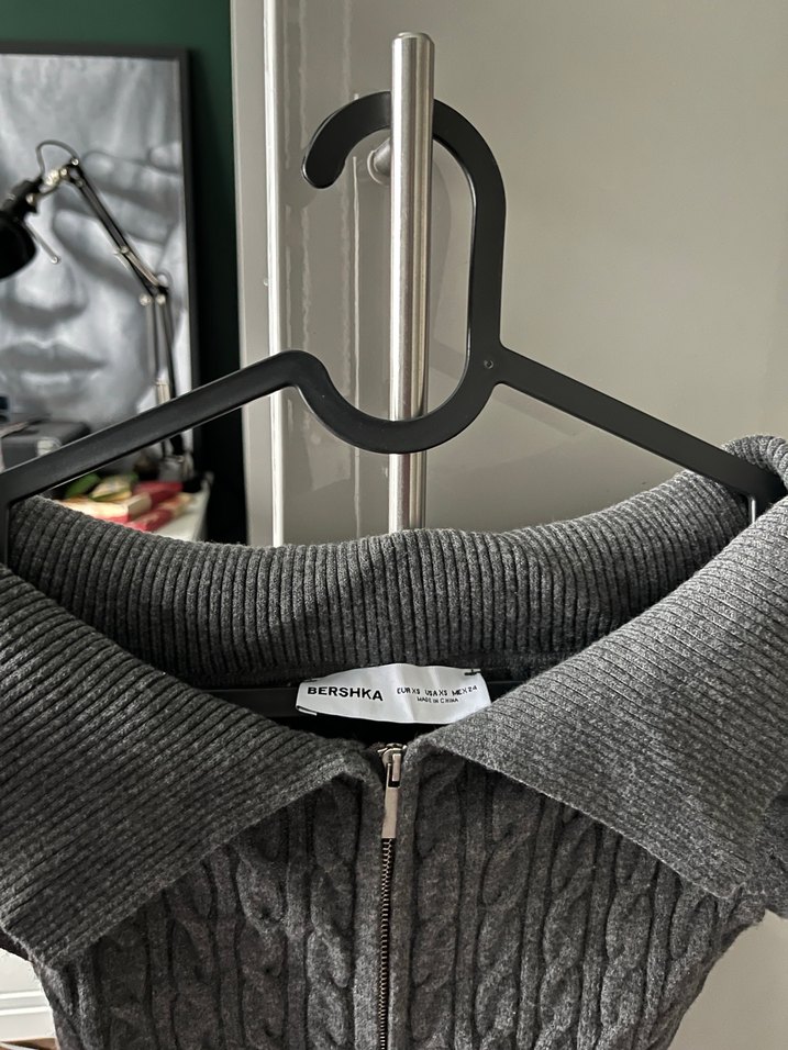 Bershka omzu açık hırka - Görsel 3