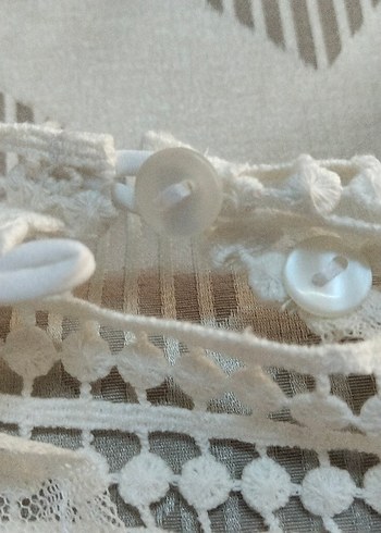 Dantel Detaylı Beyaz V-Yaka Kadın Bluz - Görsel 4