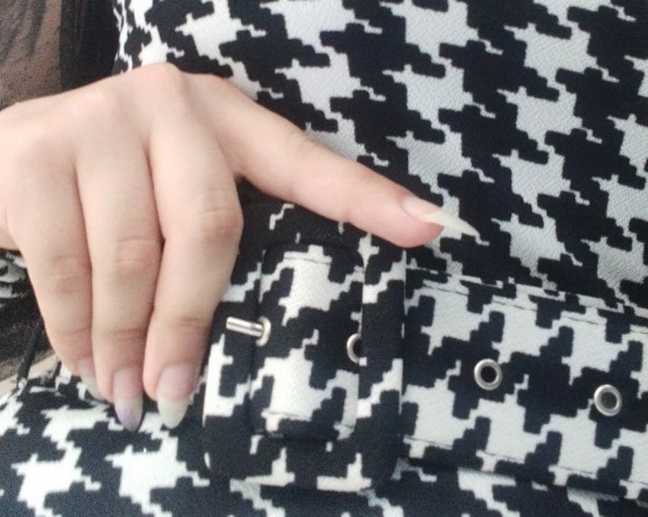 Uzun Siyah Beyaz Desenli Kadın Elbise - Görsel 3