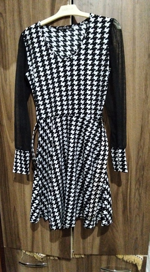 Uzun Siyah Beyaz Desenli Kadın Elbise - Görsel 4