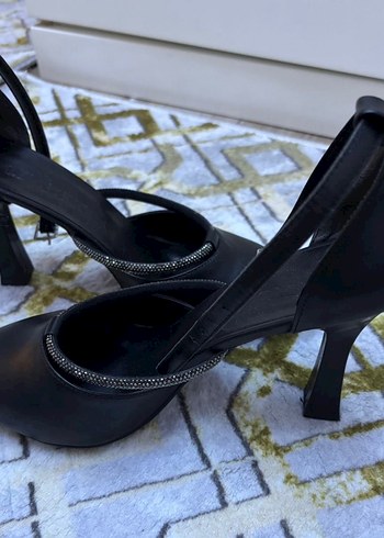 Diğer Siyah Yılan Desenli Stiletto Tokalı Kadın Topuklu