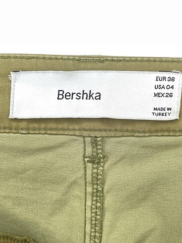 36 Beden çeşitli Renk Bershka Düz Kesim %70 İndirimli.